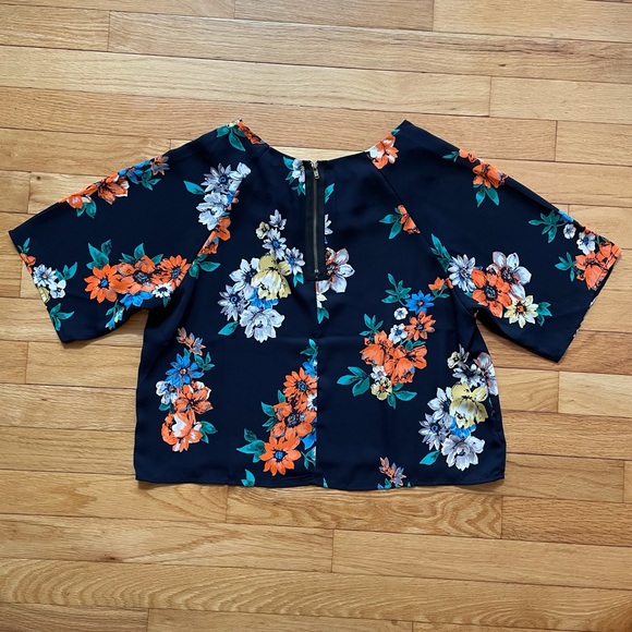 Forever21 Navy Floral Crop Top - Picture 2 of 3
